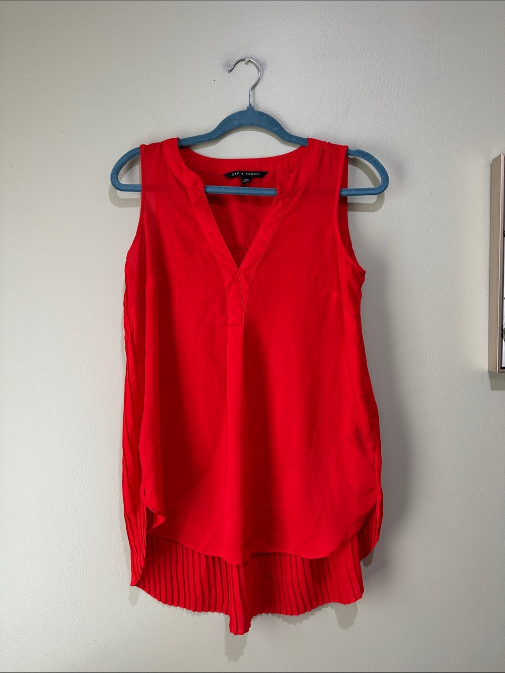 🎆Zac & Rachel Red Sleeveless V-Neck Pleated High-Low Top
